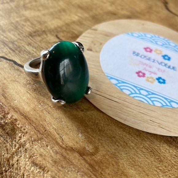 Host Pick 🎉Gorgeous Green Stone Ring - Picture 1 of 4